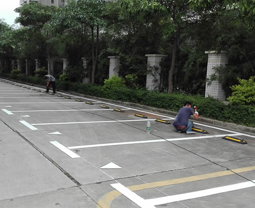 烟台鑫永胜小区停车位划线完工