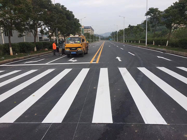 道路标线漆和普通油漆有什么区别?青岛划线小编来为大家讲解一下